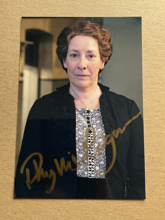 Phyllis Logan, Scotland 🏴󠁧󠁢󠁳󠁣󠁴󠁿 Actress hand signed - Autographs-World