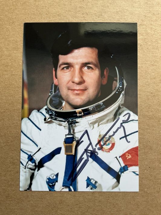 Pyotr Klimuk, Russia 🇷🇺 Cosmonaut Space Other hand signed - Autographs-World