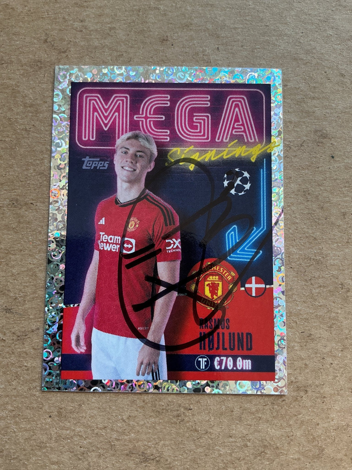 Rasmus Højlund, Denmark 🇩🇰 Manchester United 2023/24 Topps hand signed - Autographs-World