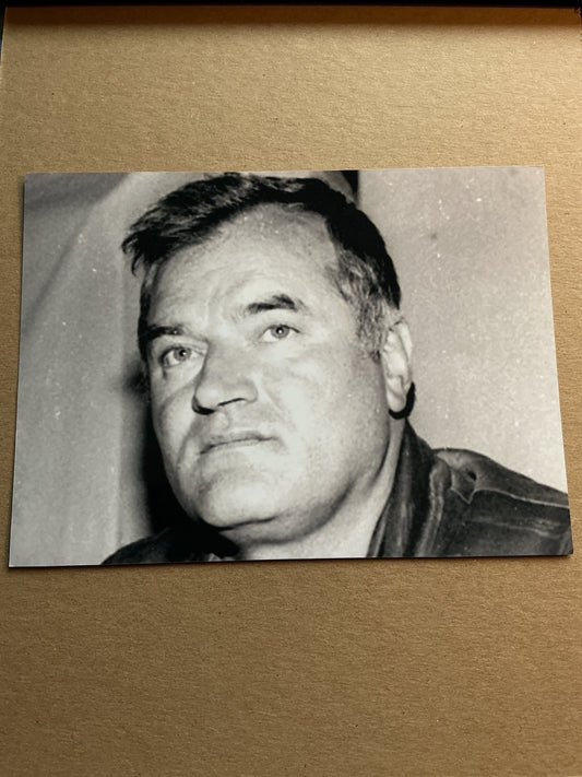 Ratko Mladic, Serbia 🇷🇸 General War Criminal hand signed - Autographs-World