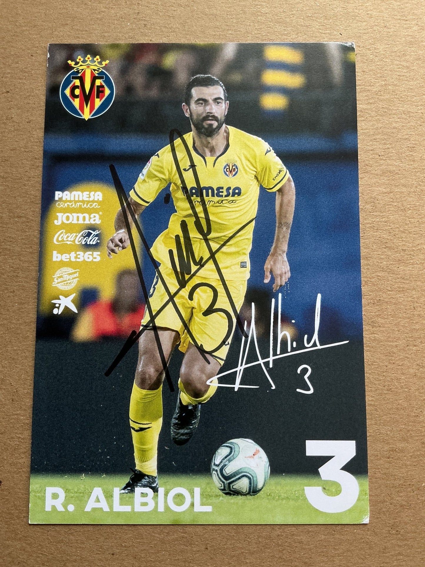 Raúl Albiol, Spain 🇪🇸 Villarreal CF 2019/20 hand signed - Autographs-World