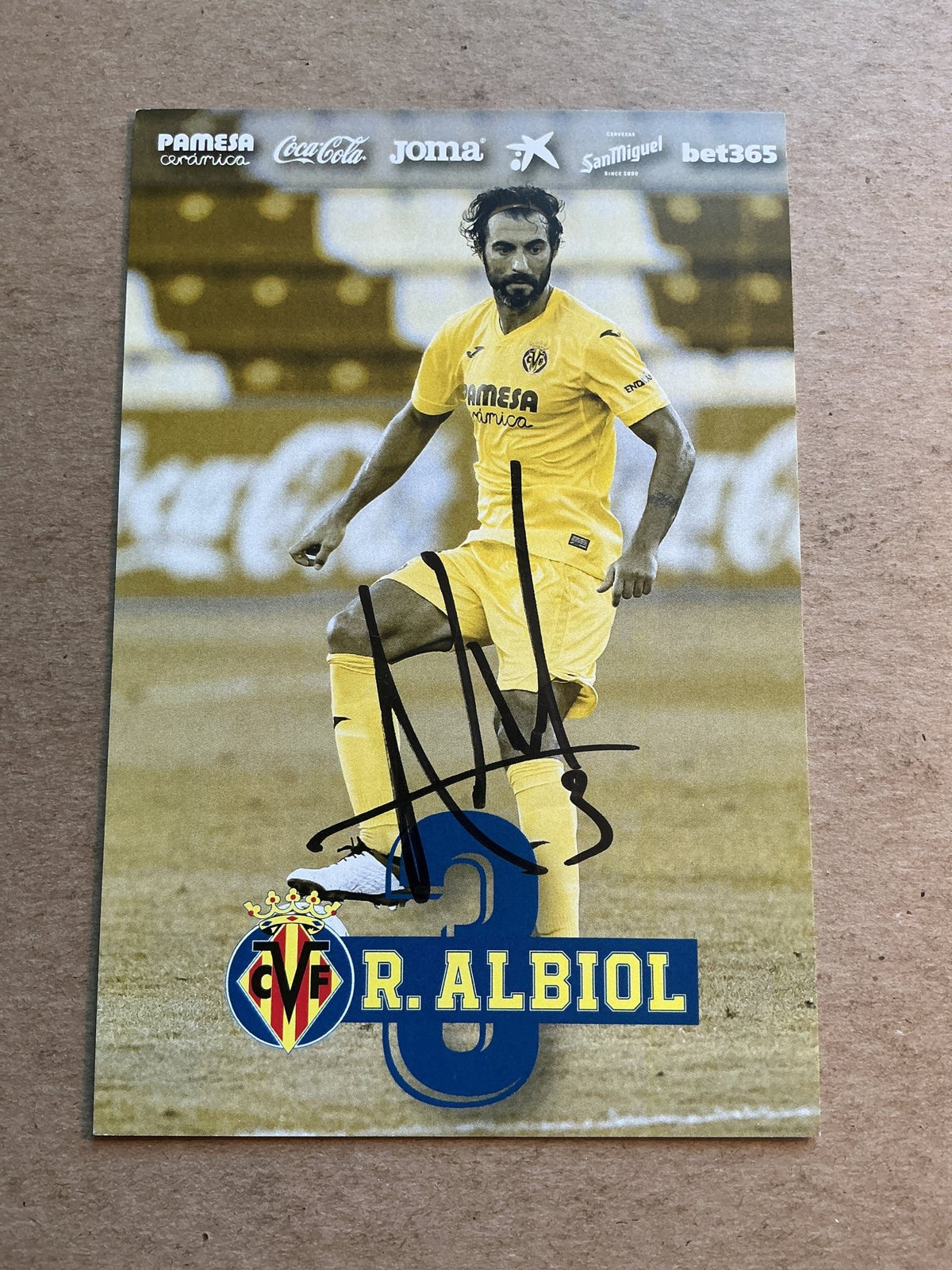 Raul Albiol, Spain 🇪🇸 Villarreal CF 2020/21 hand signed - Autographs-World