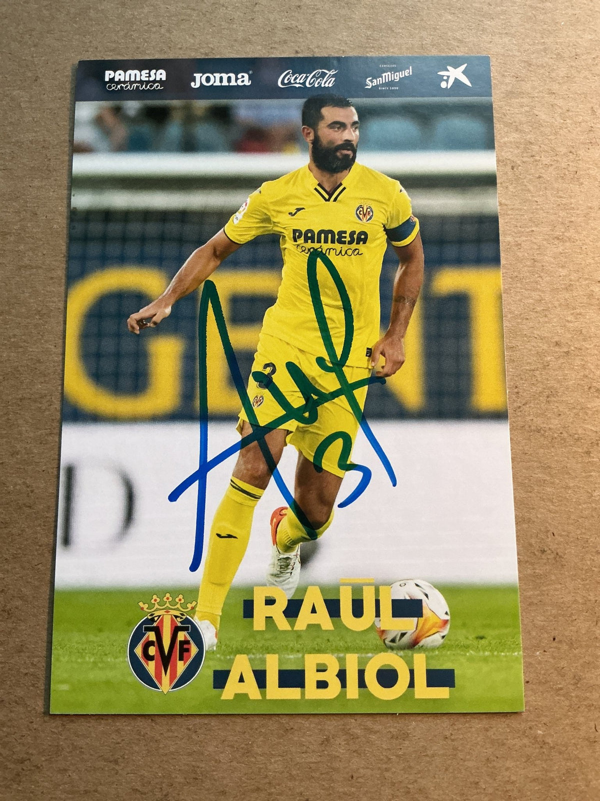 Raul Albiol, Spain 🇪🇸 Villarreal CF 2021/22 hand signed - Autographs-World