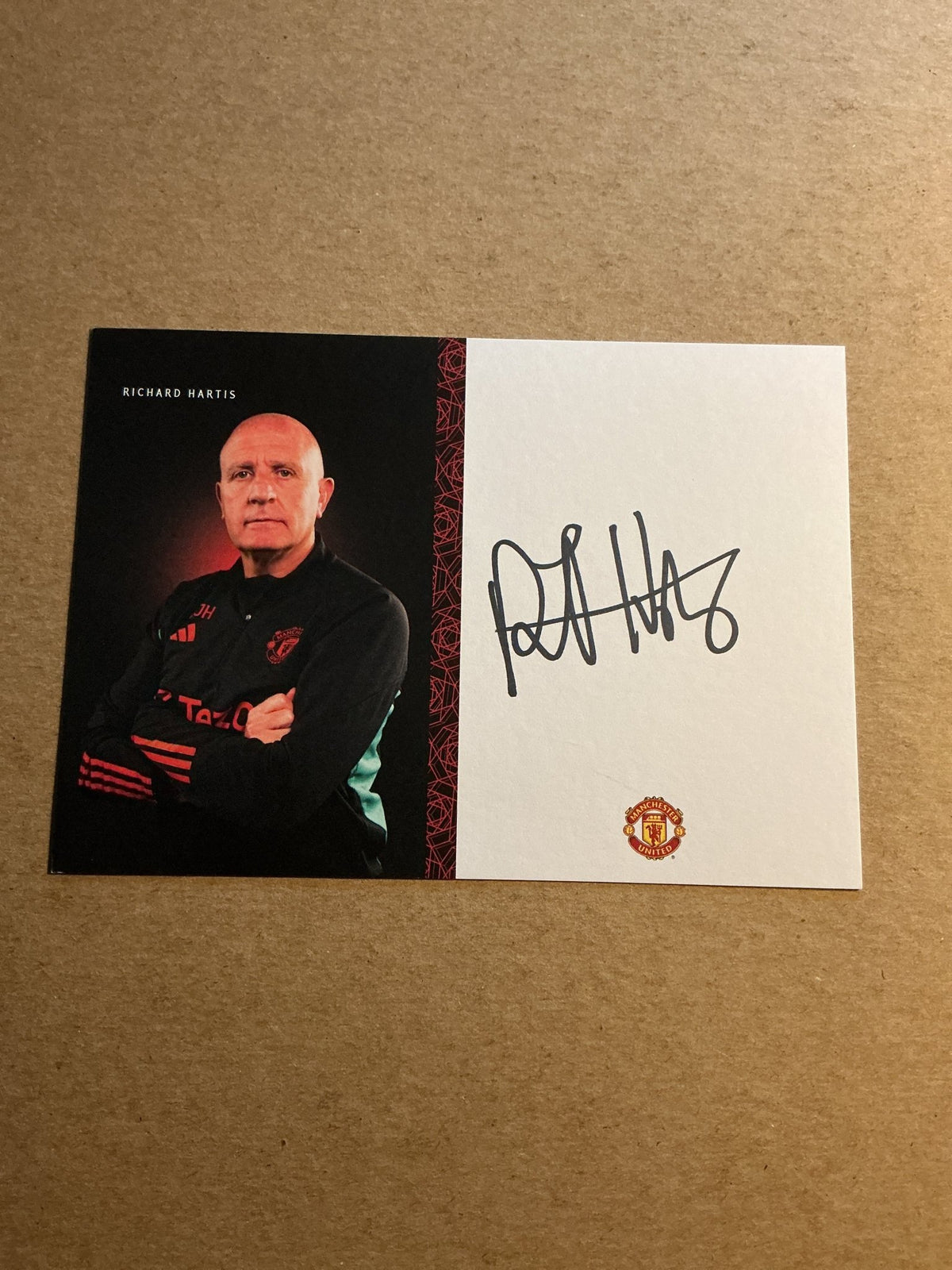Richard Hartis, England 🏴󠁧󠁢󠁥󠁮󠁧󠁿 Manchester United 2023/24 hand signed - Autographs-World