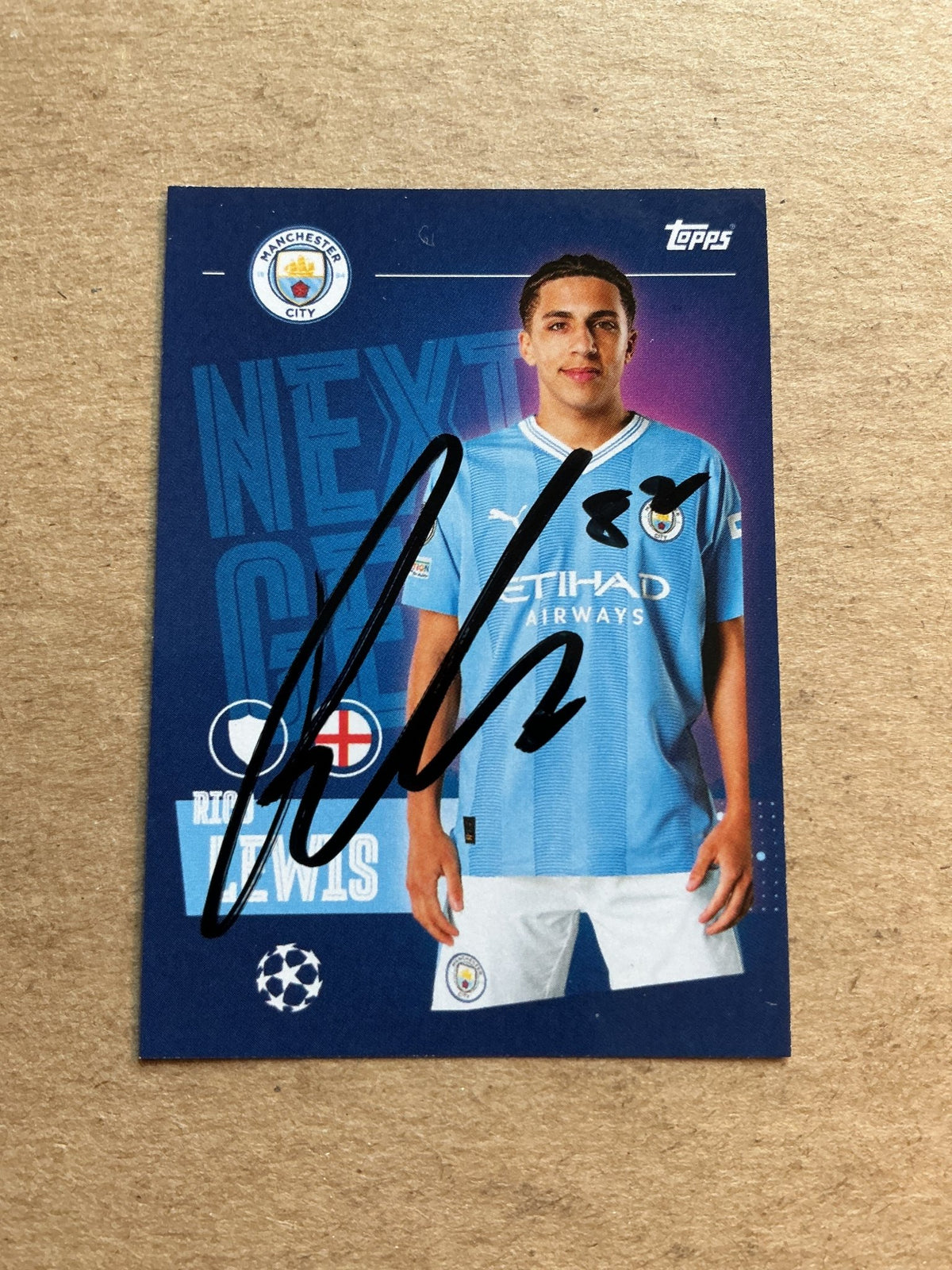 Rico Lewis, England 🏴󠁧󠁢󠁥󠁮󠁧󠁿 Manchester City 2023/24 Topps hand signed - Autographs-World