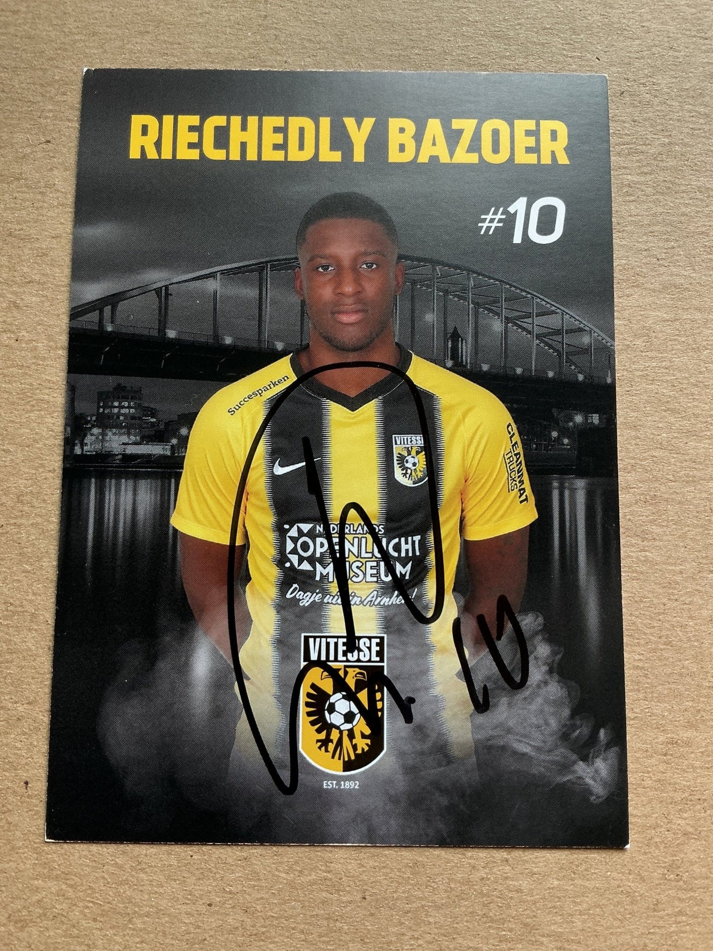 Riechedly Bazoer, Netherlands 🇳🇱 Vitesse Arnhem 2019/20 hand signed - Autographs-World