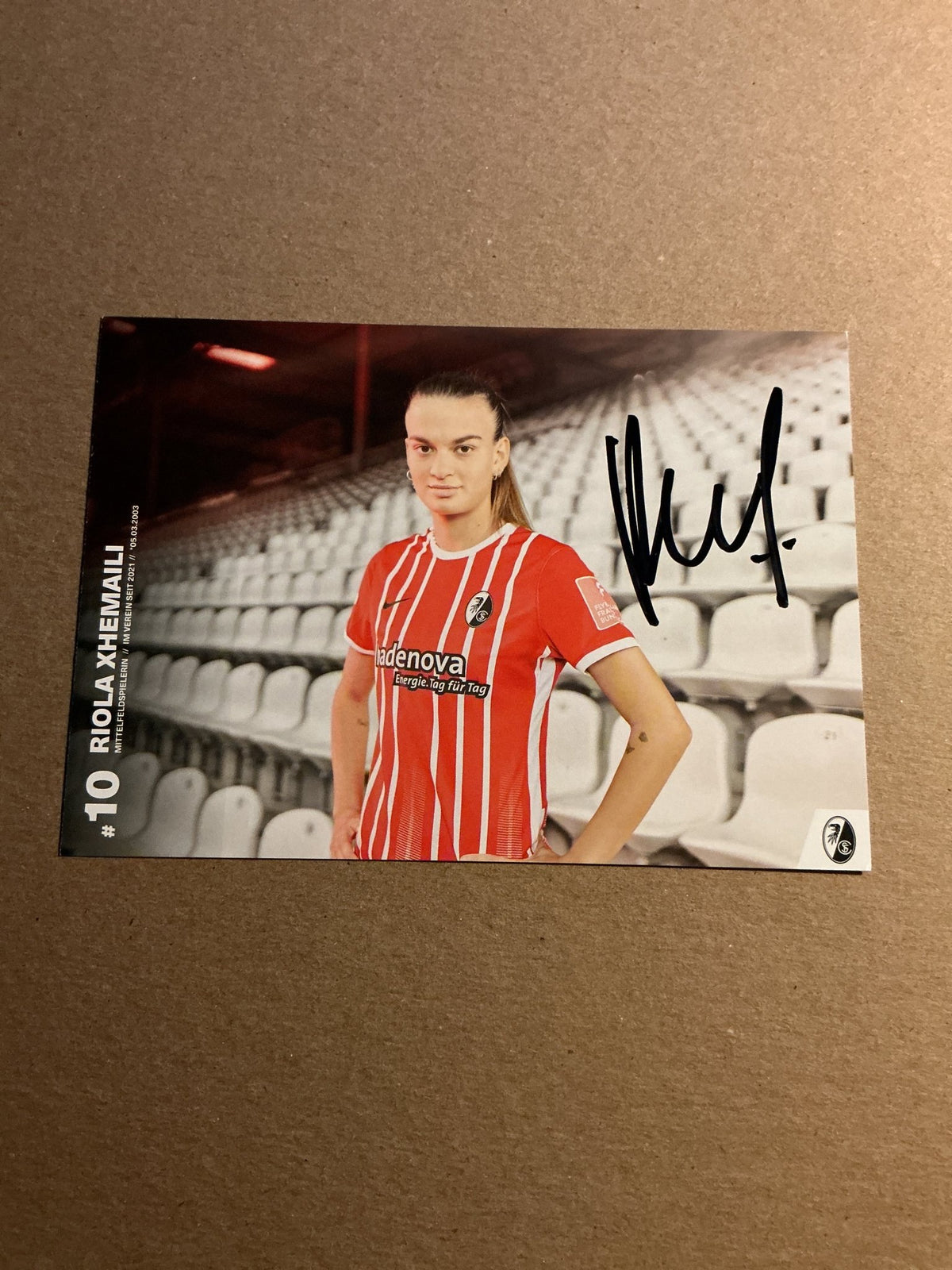Riola Xhemaili, Switzerland 🇨🇭 SC Freiburg 2022/23 hand signed - Autographs-World