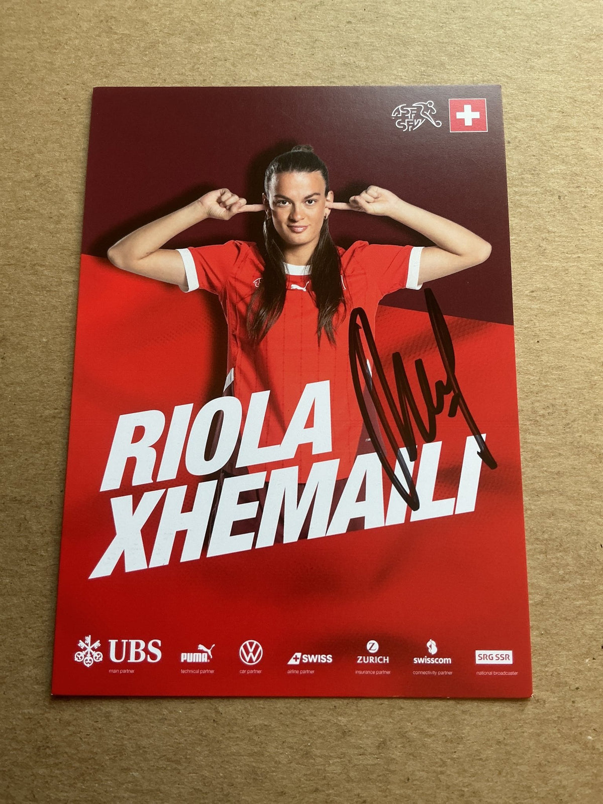 Riola Xhemaili, Switzerland 🇨🇭 UEFA Euro Cup 2025 hand signed - Autographs-World