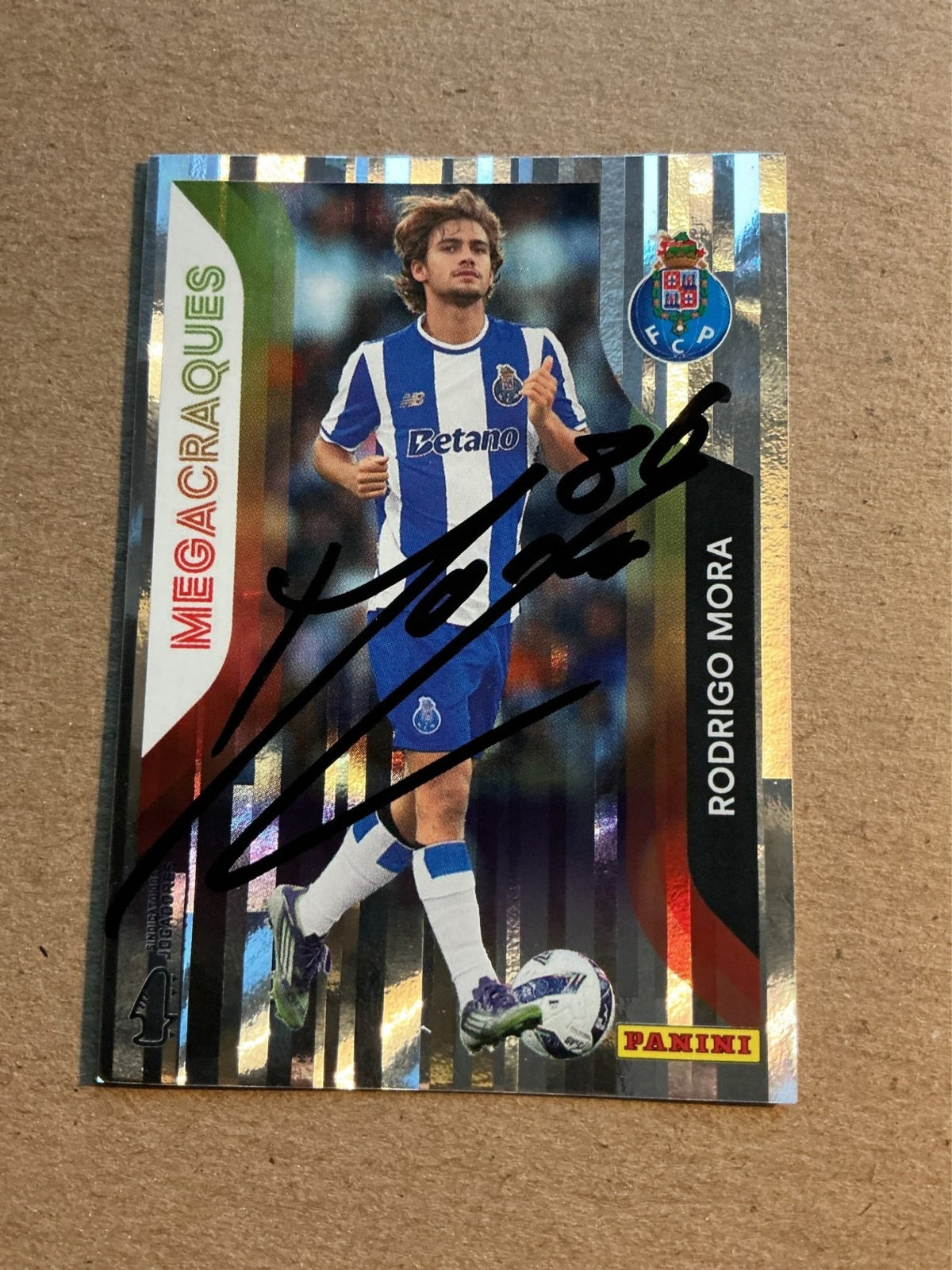 Rodrigo Mora, Portugal 🇵🇹 FC Porto 2025/26 Panini hand signed - Autographs-World