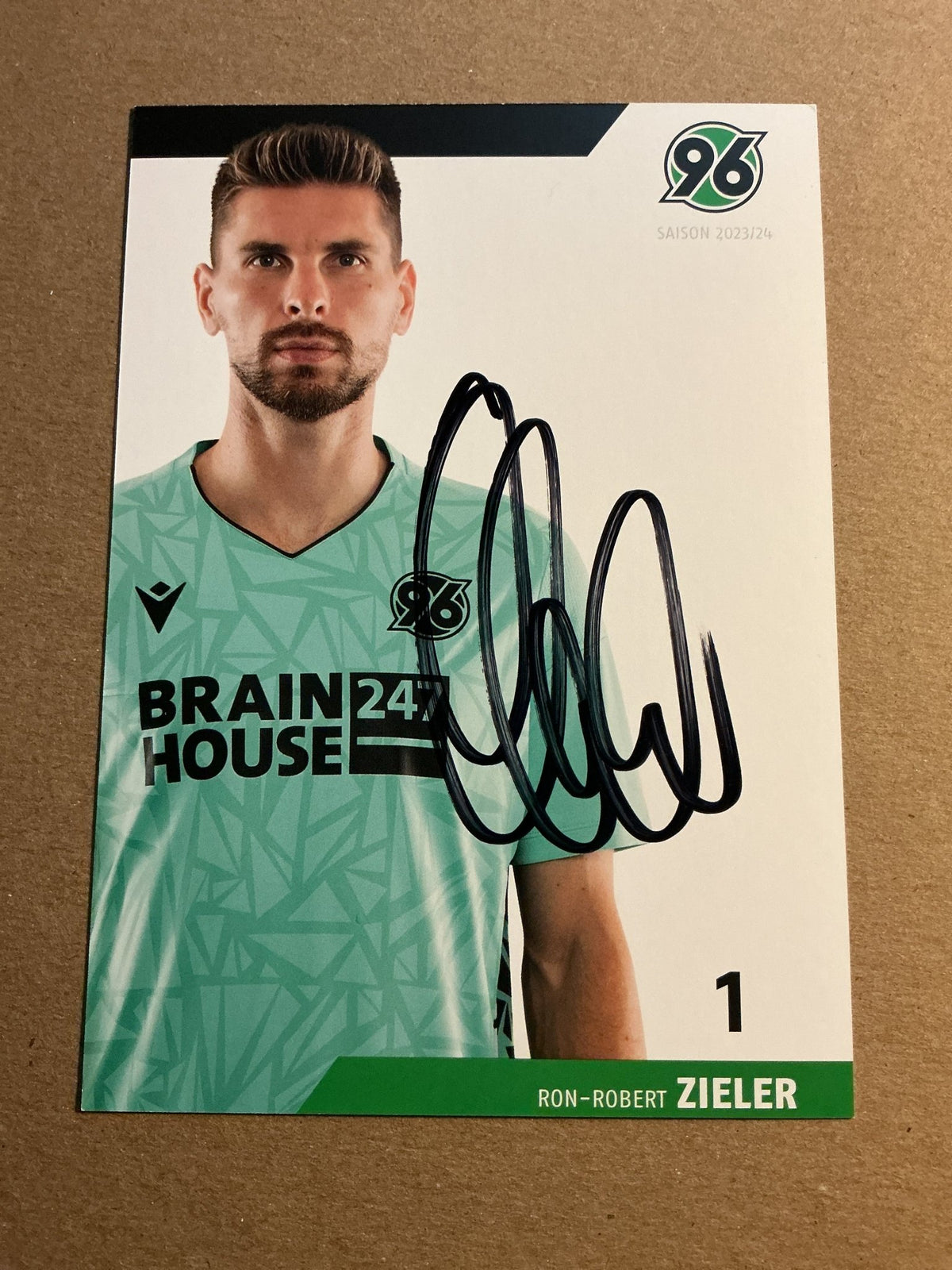 Ron-Robert Zieler, Germany 🇩🇪 Hannover 96 2023/24 hand signed - Autographs-World