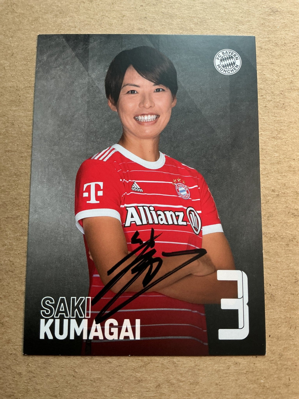Saki Kumagai, Japan 🇯🇵 FC Bayern München 2022/23 hand signed - Autographs-World