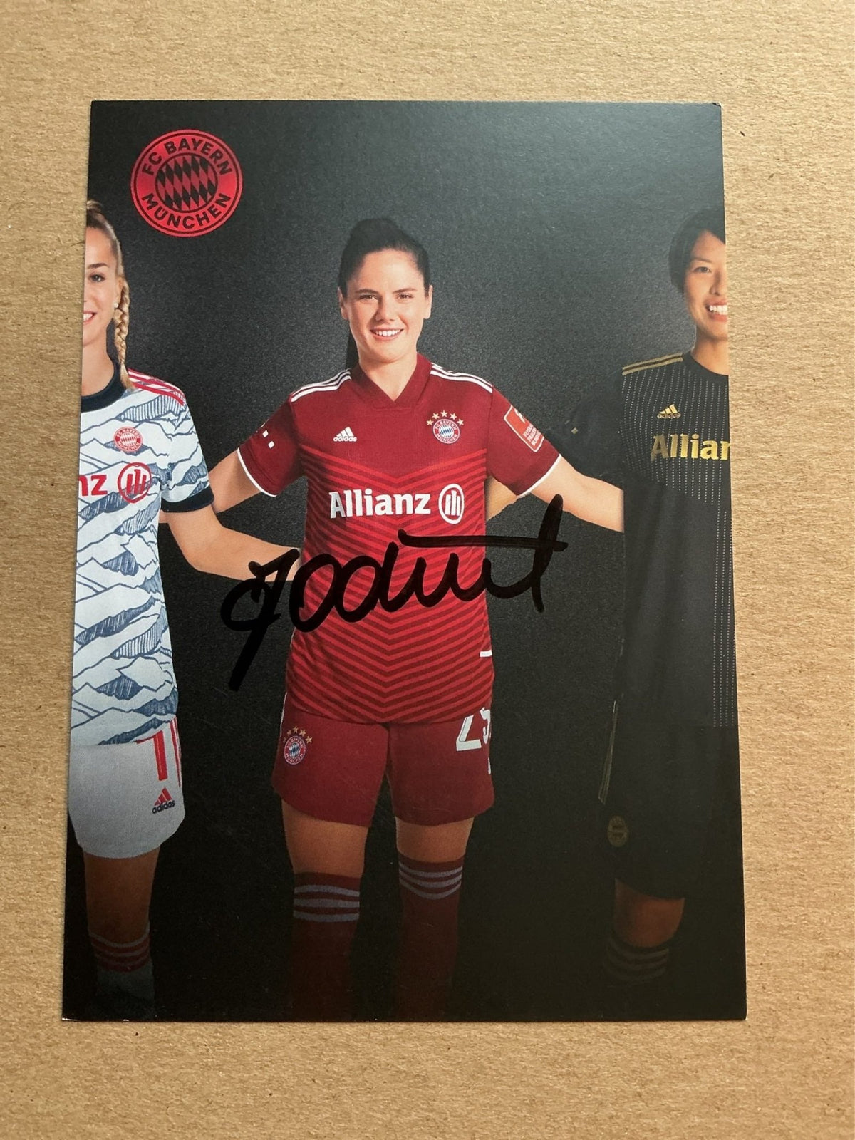 Sarah Zadrazil, Austria 🇦🇹 FC Bayern München 2021/22 hand signed - Autographs-World