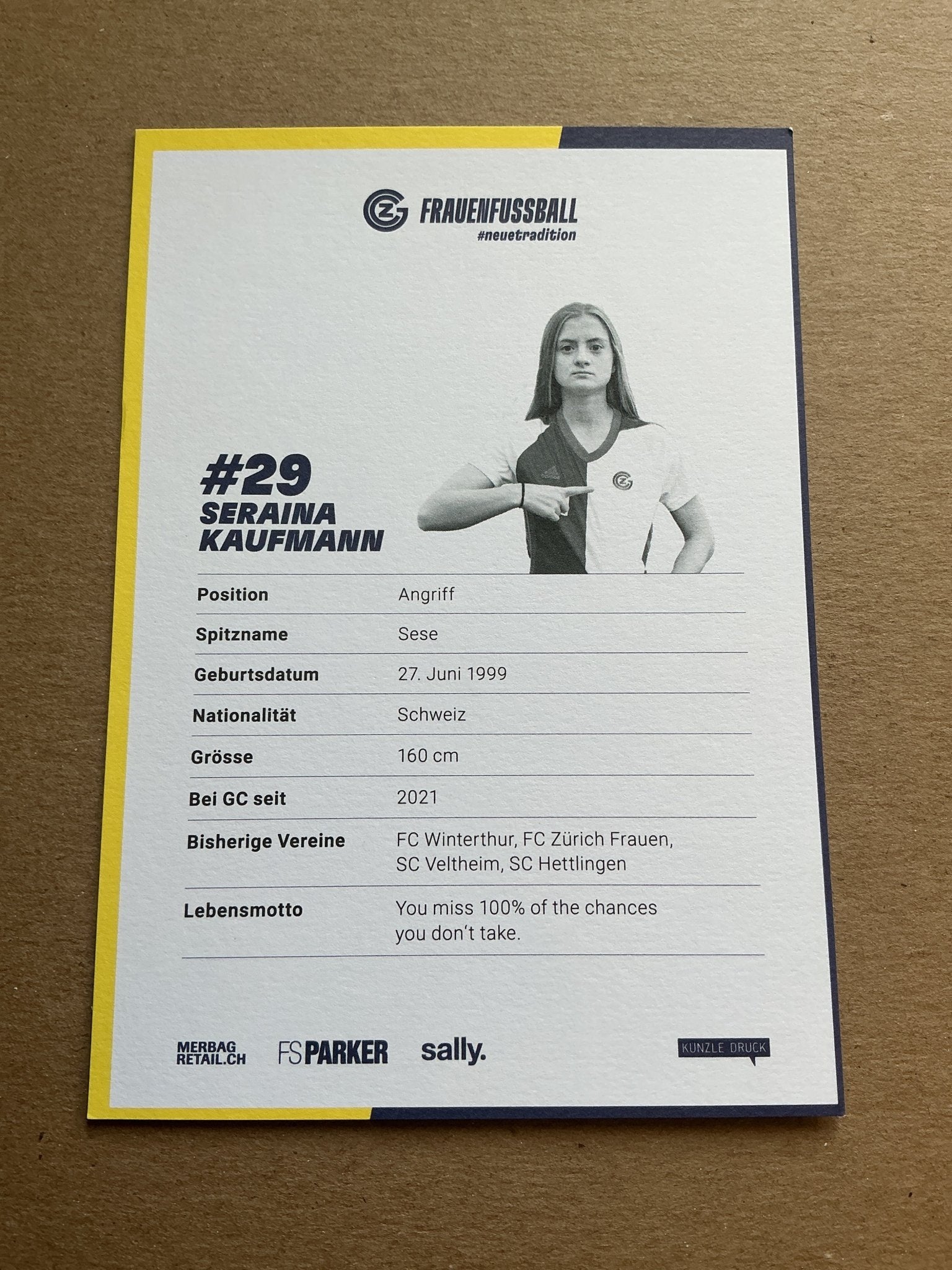 Seraina Kaufmann, Switzerland 🇨🇭 Grasshopper Zürich 2021/22 hand signed - Autographs-World