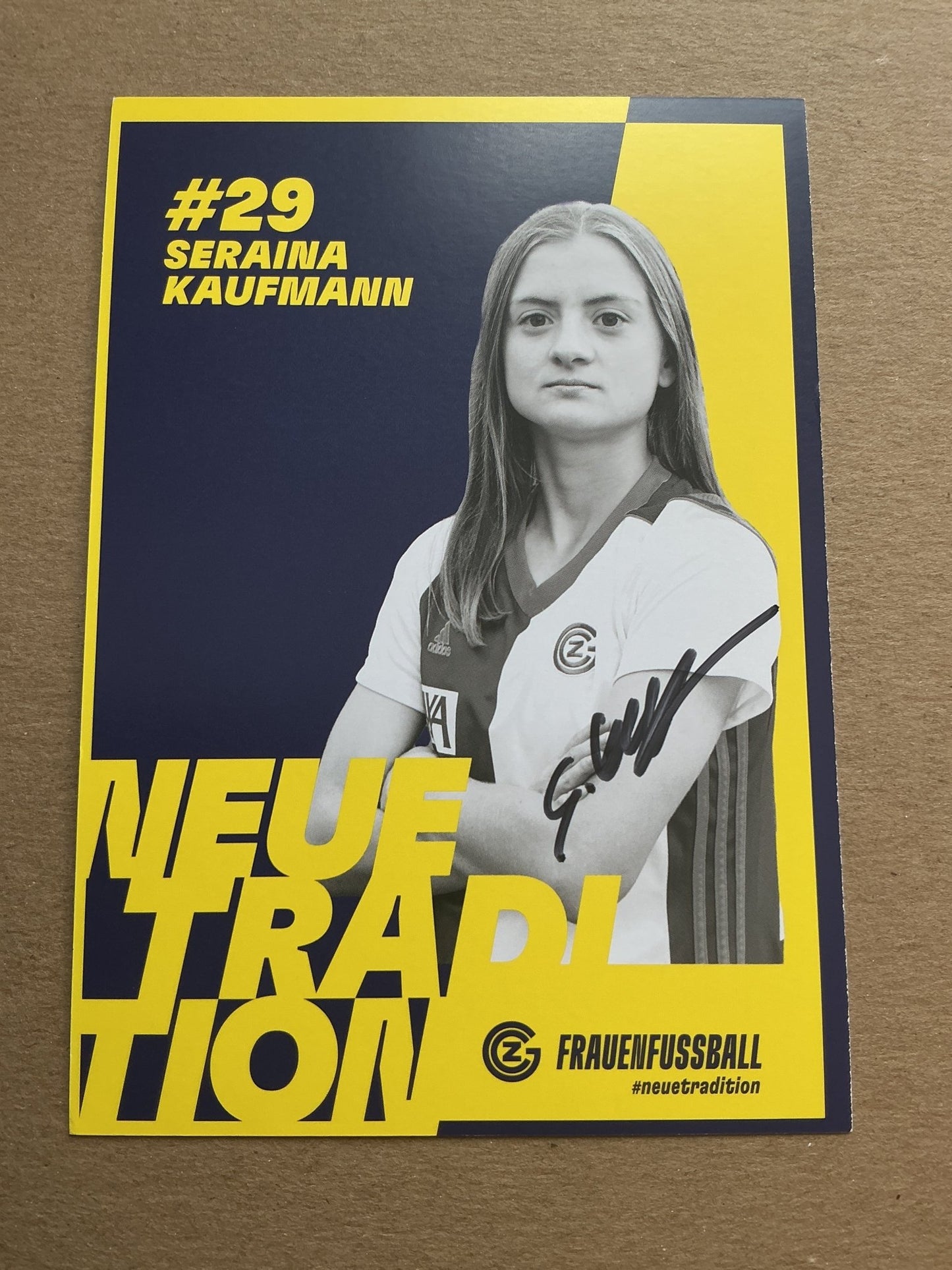 Seraina Kaufmann, Switzerland 🇨🇭 Grasshopper Zürich 2021/22 hand signed - Autographs-World