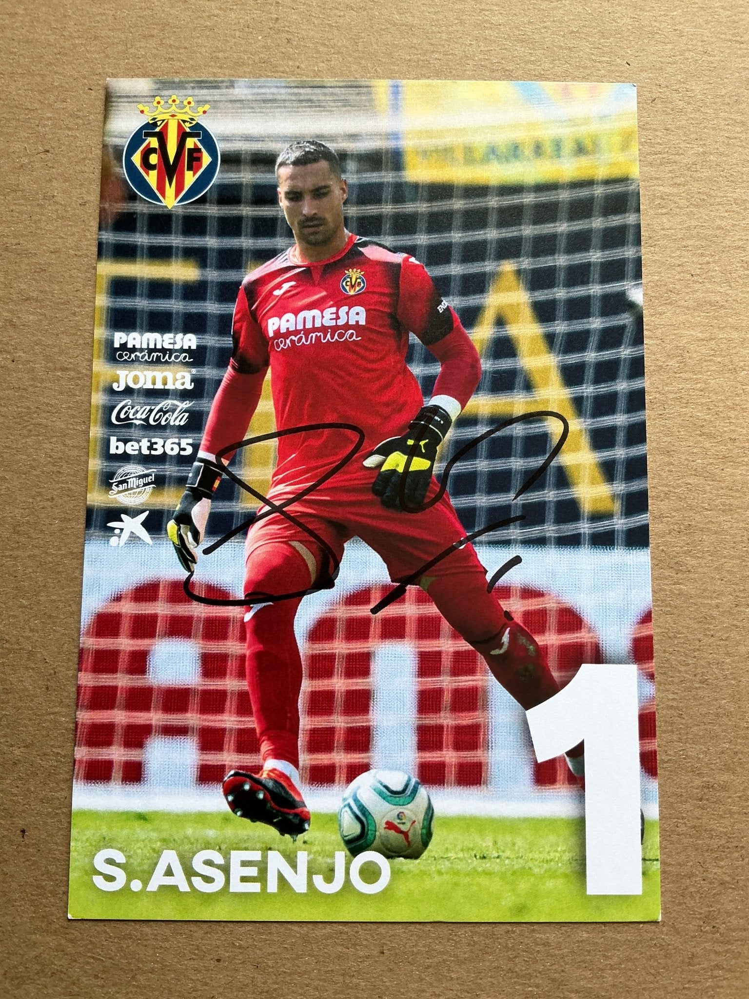 Sergio Asenjo, Spain 🇪🇸 Villarreal CF 2019/20 hand signed - Autographs-World