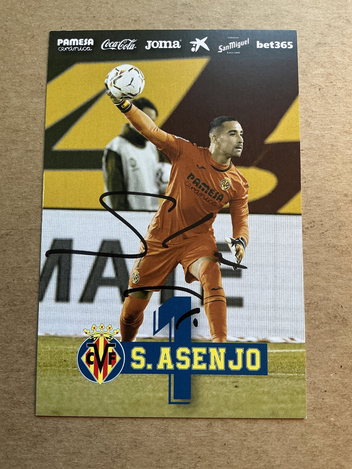 Sergio Asenjo, Spain 🇪🇸 Villarreal CF 2020/21 hand signed - Autographs-World