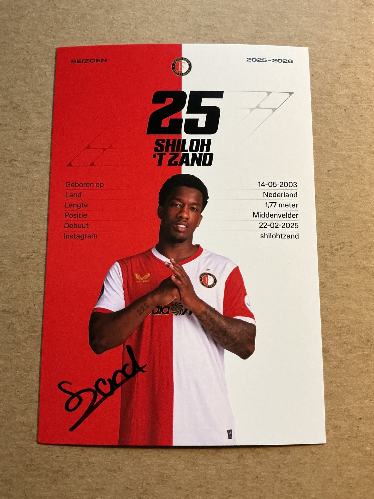 Shiloh ‘t Zand, Netherlands 🇳🇱 Feyenoord Rotterdam 2025/26 hand signed - Autographs-World