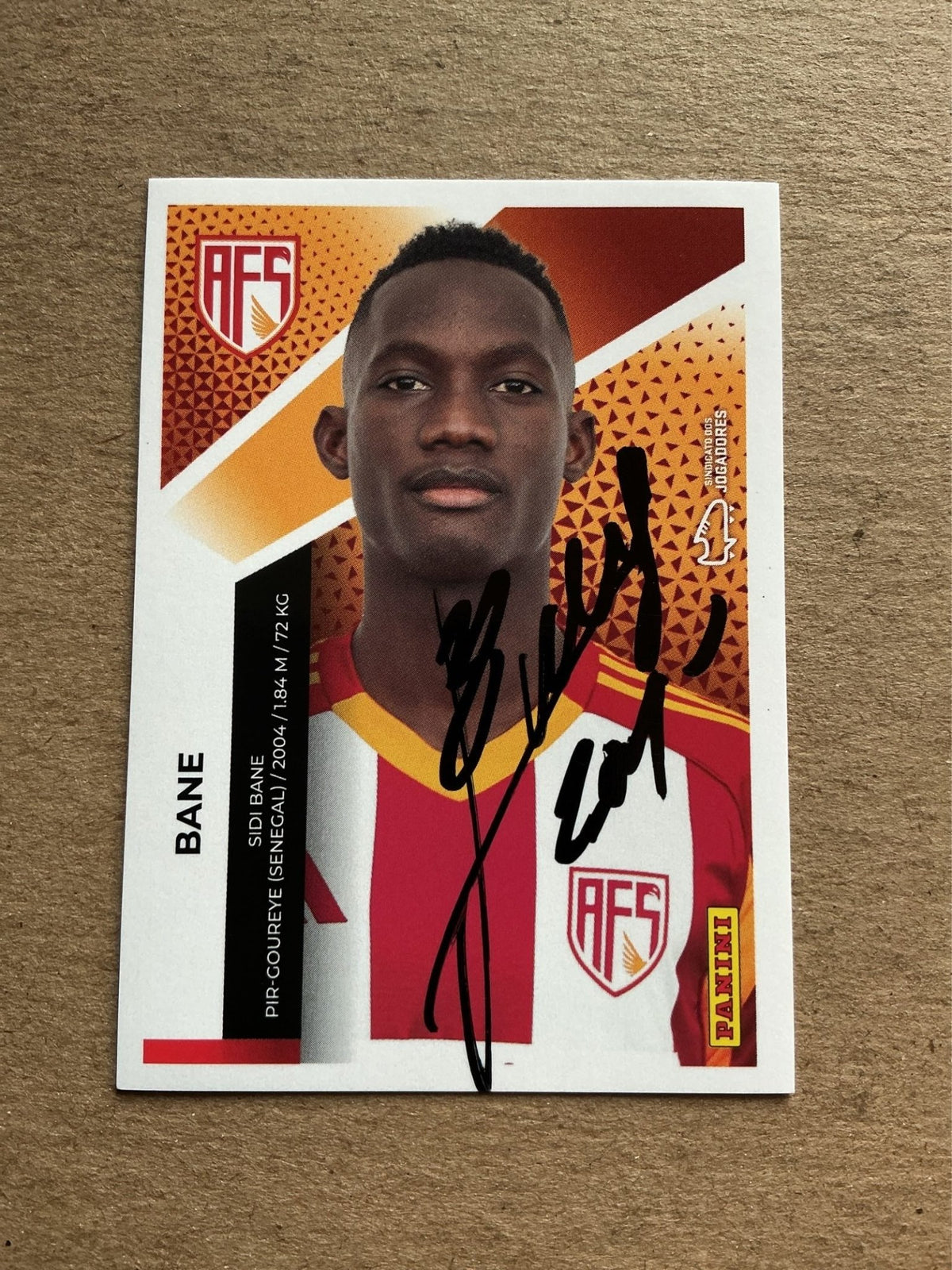 Sidi Bane, Senegal 🇸🇳 AVS Futebol 2025/26 Panini hand signed - Autographs-World