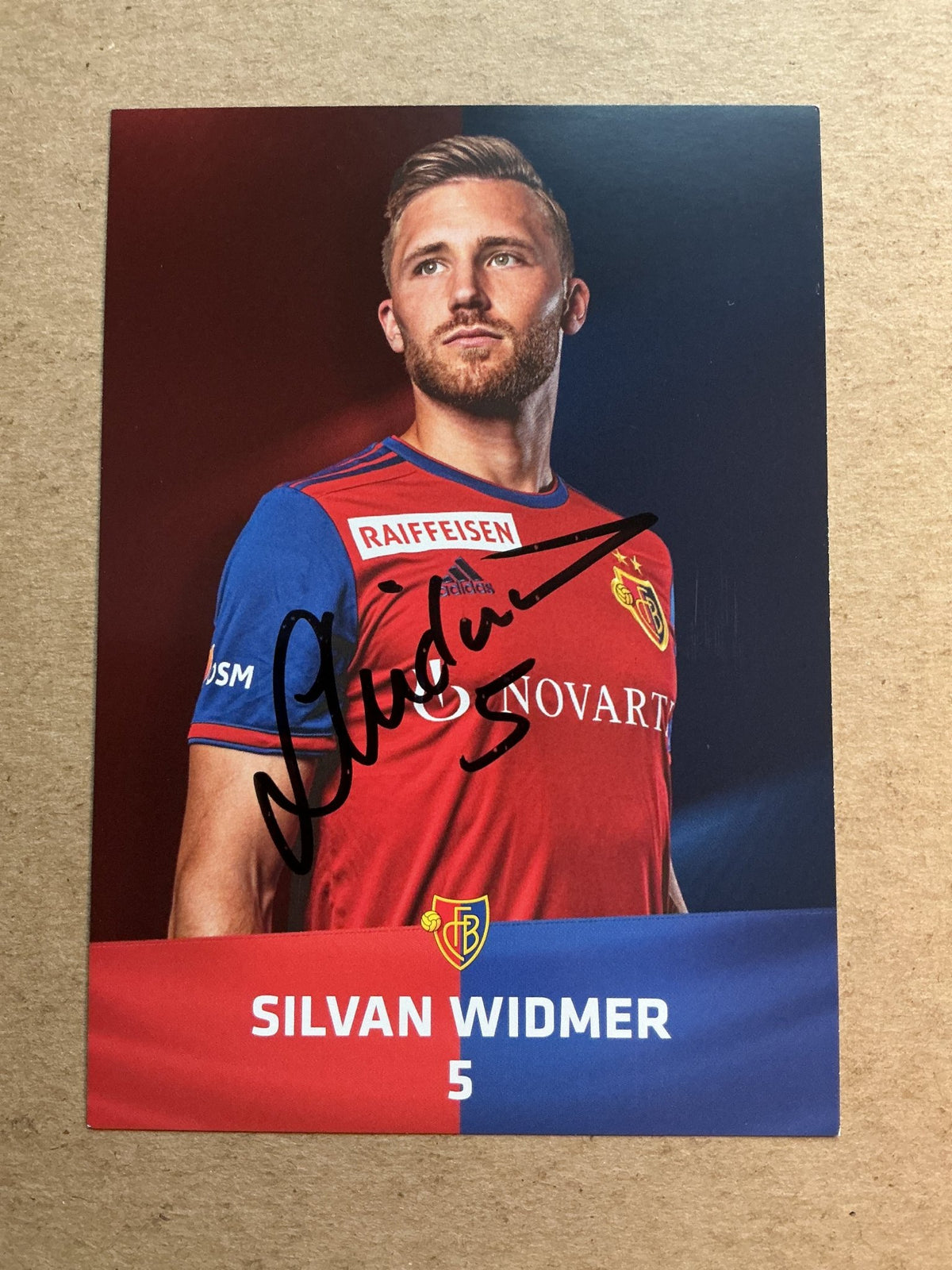 Silvan Widmer, Switzerland 🇨🇭 FC Basel 2019/20 hand signed - Autographs-World