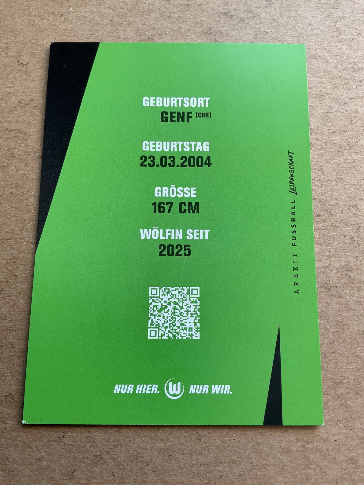 Smilla Vallotto, Switzerland 🇨🇭 VfL Wolfsburg 2025/26 hand signed - Autographs-World