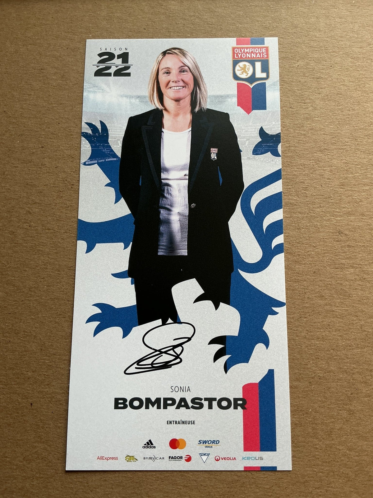 Sonia Bompastor, France 🇫🇷 Olympique Lyon 2021/22 hand signed - Autographs-World