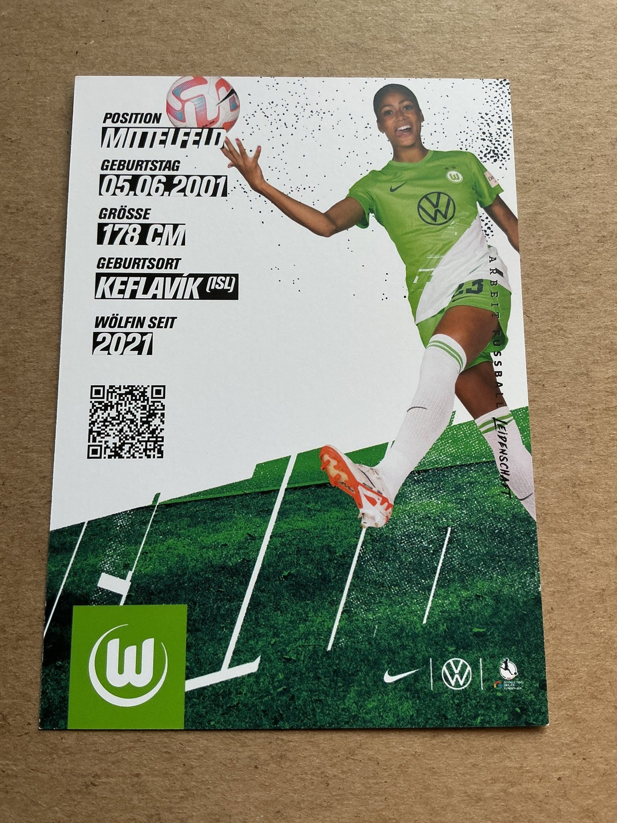 Sveindis Jonsdottir, Iceland 🇮🇸 VfL Wolfsburg 2023/24 hand signed - Autographs-World