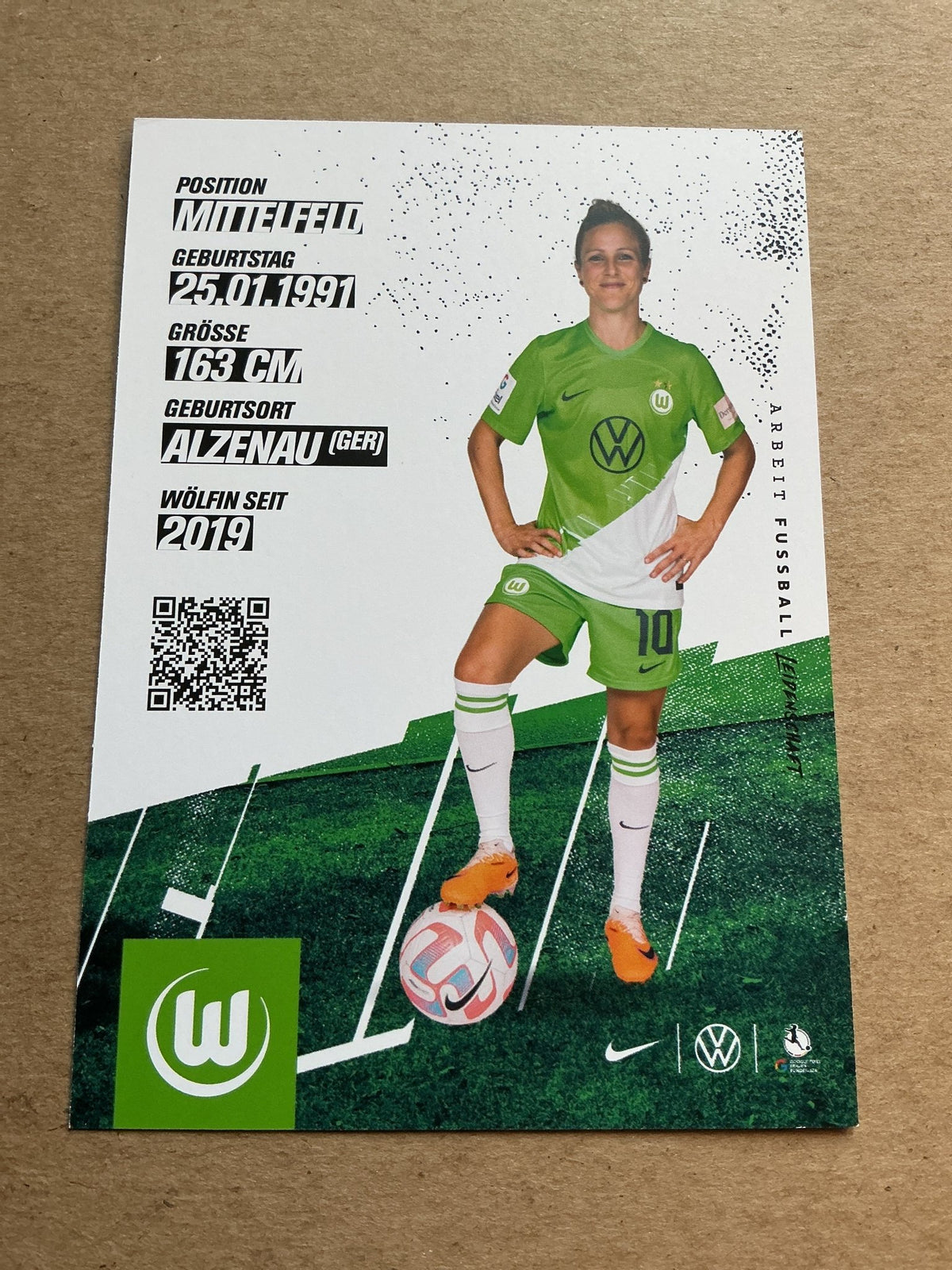 Svenja Huth, Germany 🇩🇪 VfL Wolfsburg 2023/24 hand signed - Autographs-World