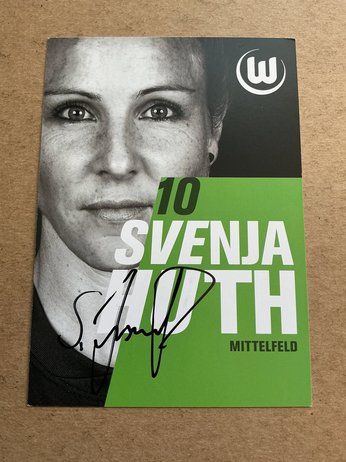 Svenja Huth, Germany 🇩🇪 VfL Wolfsburg 2025/26 hand signed - Autographs-World
