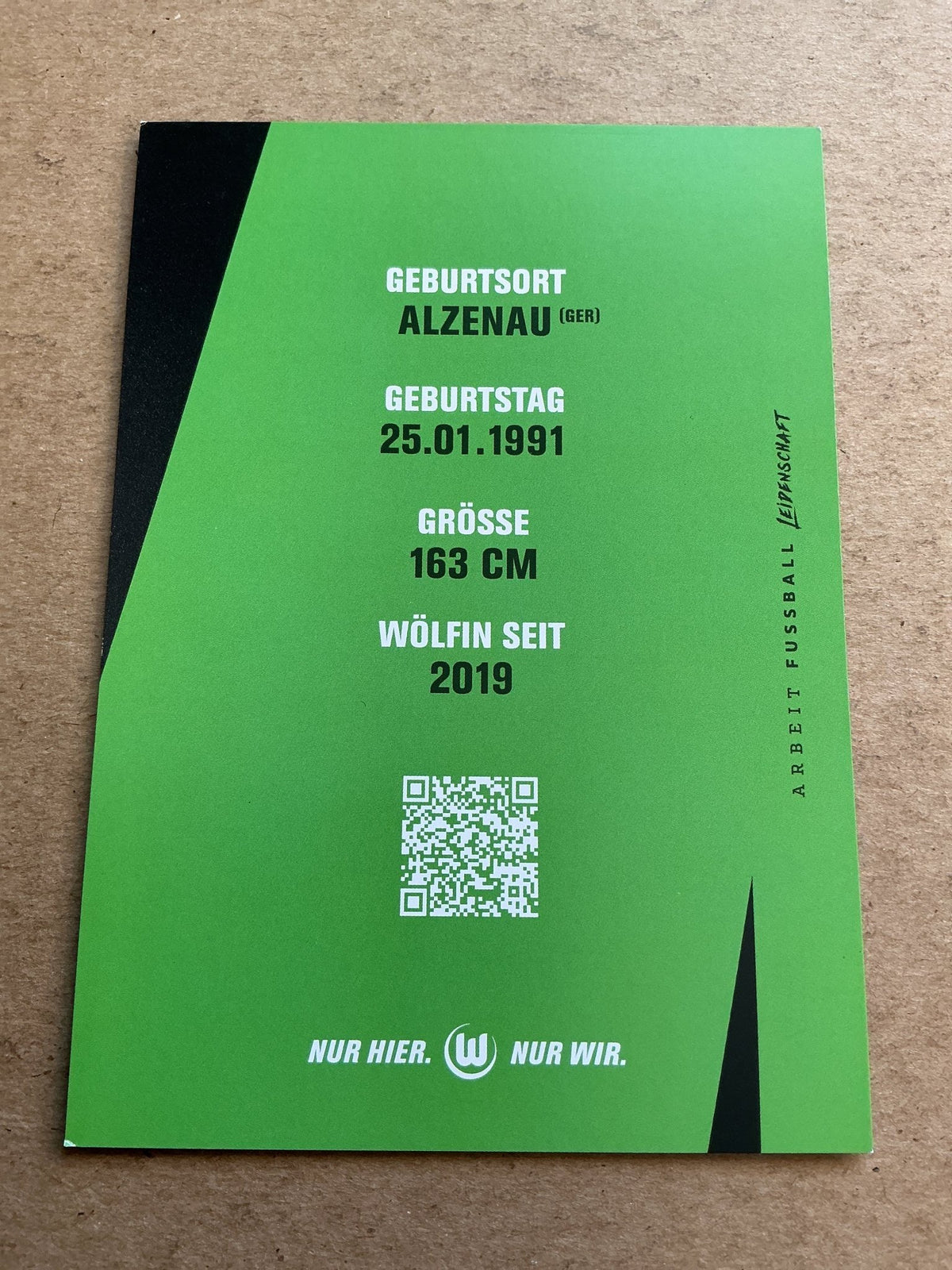 Svenja Huth, Germany 🇩🇪 VfL Wolfsburg 2025/26 hand signed - Autographs-World