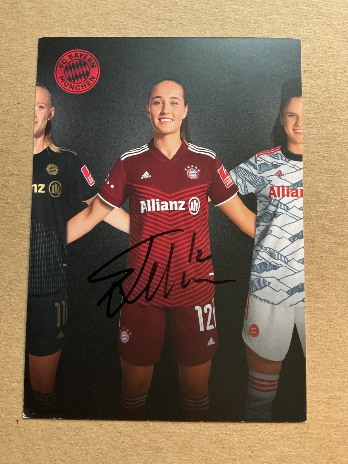 Sydney Lohmann, Germany 🇩🇪 FC Bayern München 2021/22 hand signed - Autographs-World