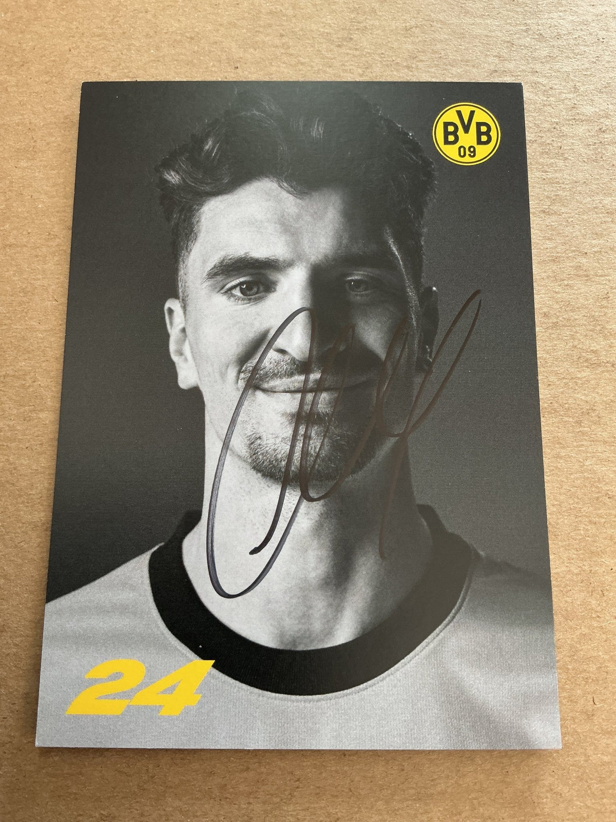 Thomas Meunier, Belgium 🇧🇪 Borussia Dortmund 2023/24 hand signed - Autographs-World