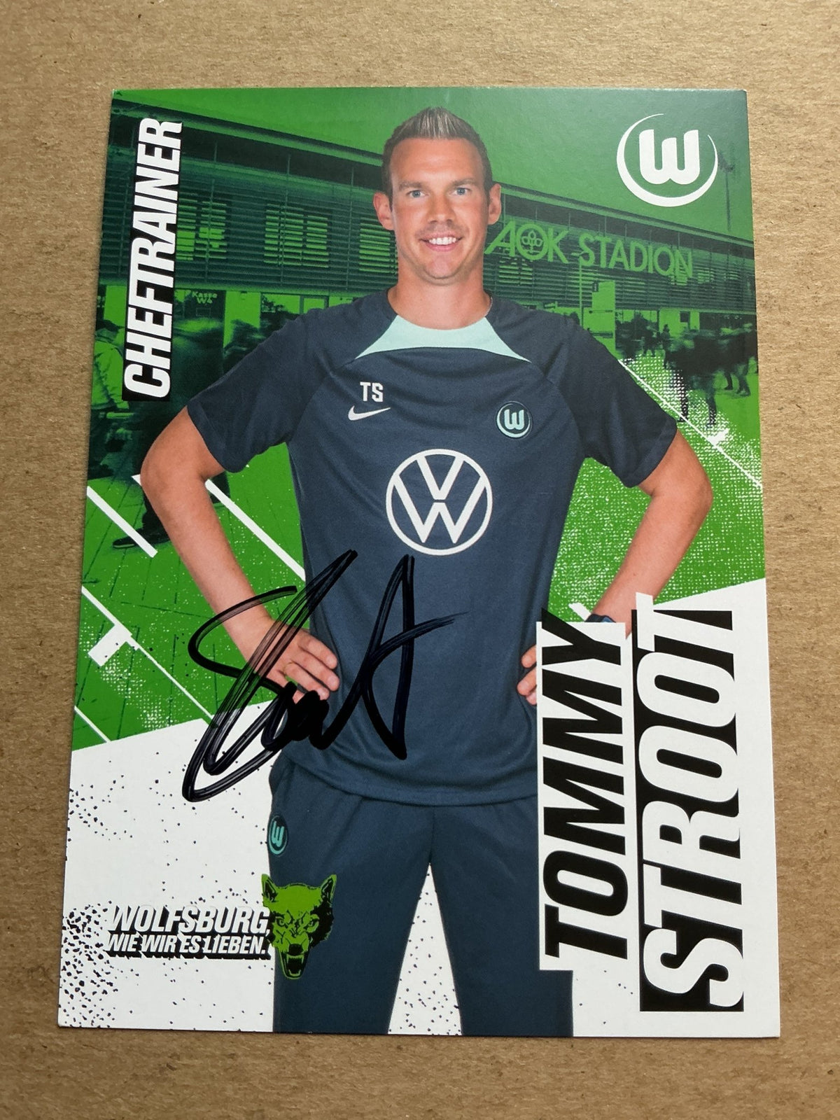 Tommy Stroot, Germany 🇩🇪 VfL Wolfsburg 2023/24 hand signed - Autographs-World
