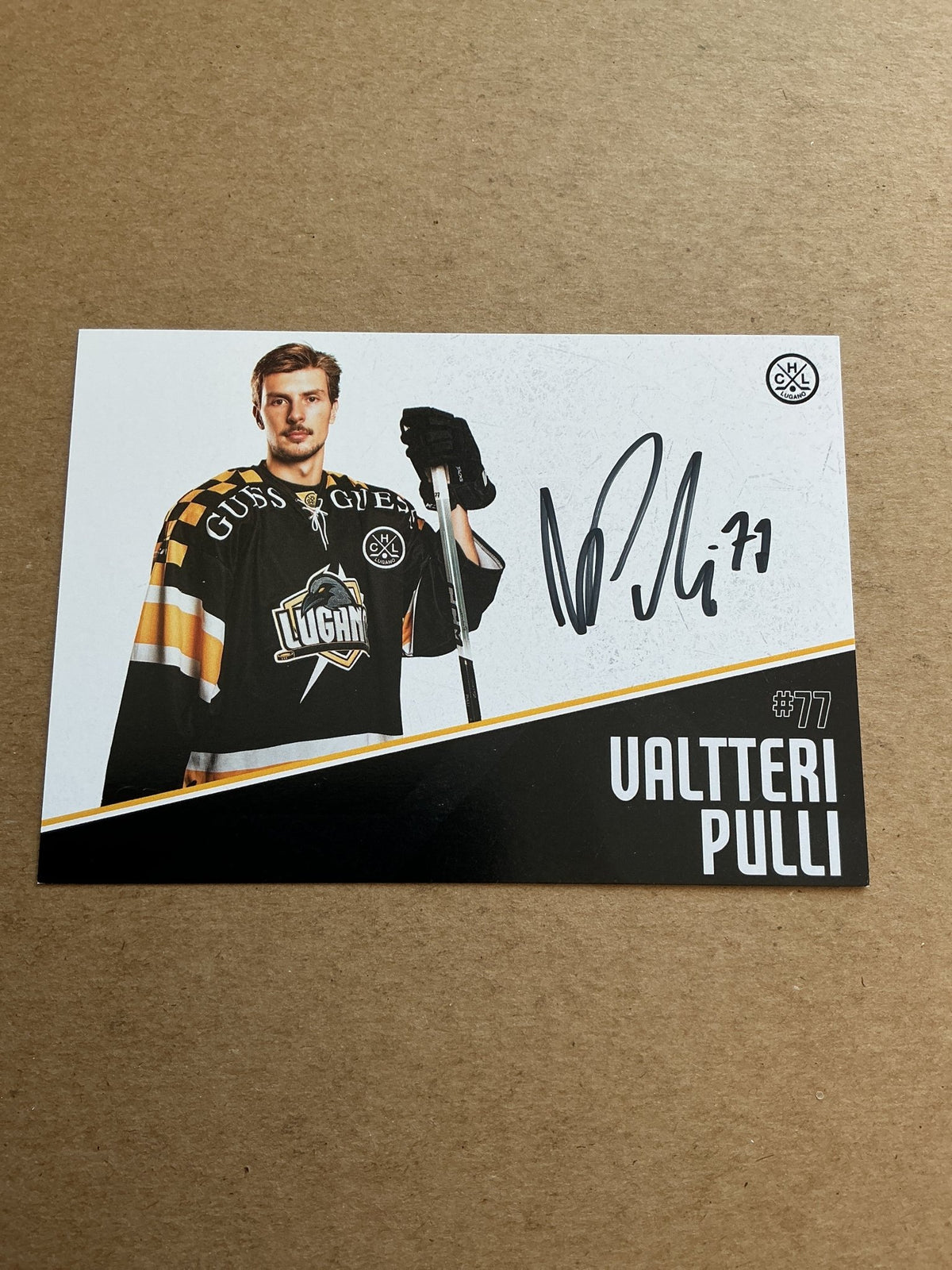 Valtteri Pulli, Finland 🇫🇮 HC Lugano 2024/25 hand signed - Autographs-World