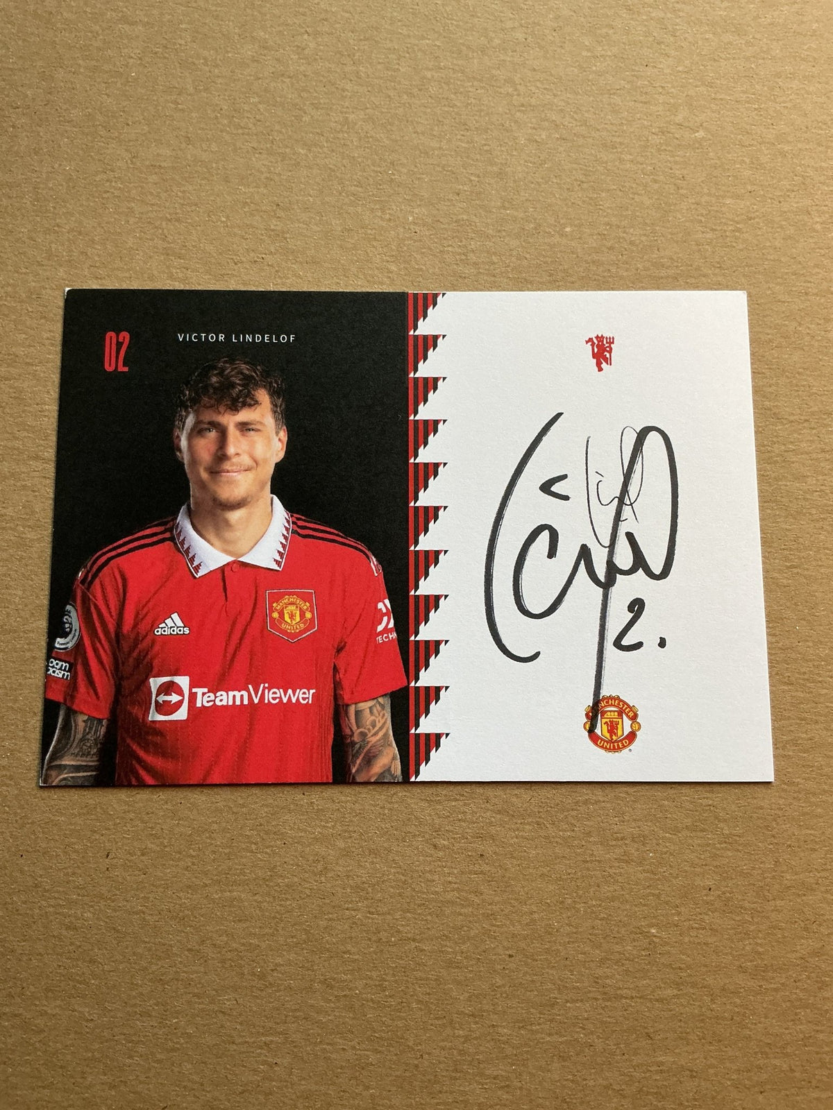 Victor Lindelöf, Sweden 🇸🇪 Manchester United 2022/23 hand signed - Autographs-World