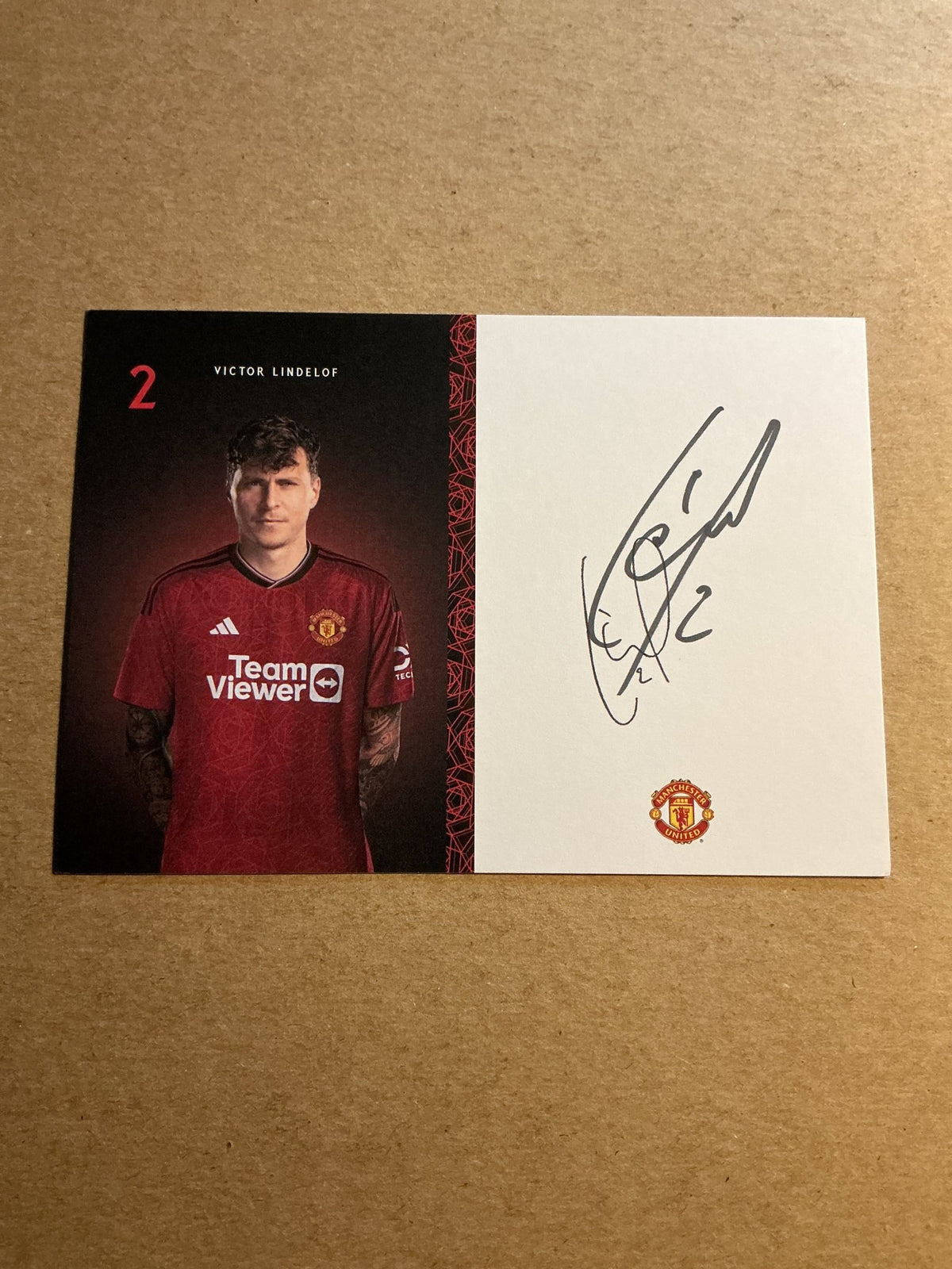 Victor Lindelöf, Sweden 🇸🇪 Manchester United 2023/24 hand signed - Autographs-World