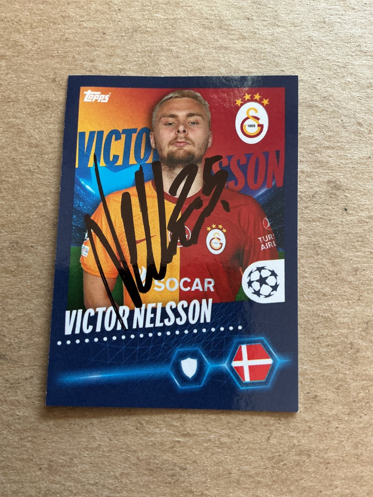 Victor Nelsson, Denmark 🇩🇰 Galatasaray SK 2023/24 Topps hand signed - Autographs-World