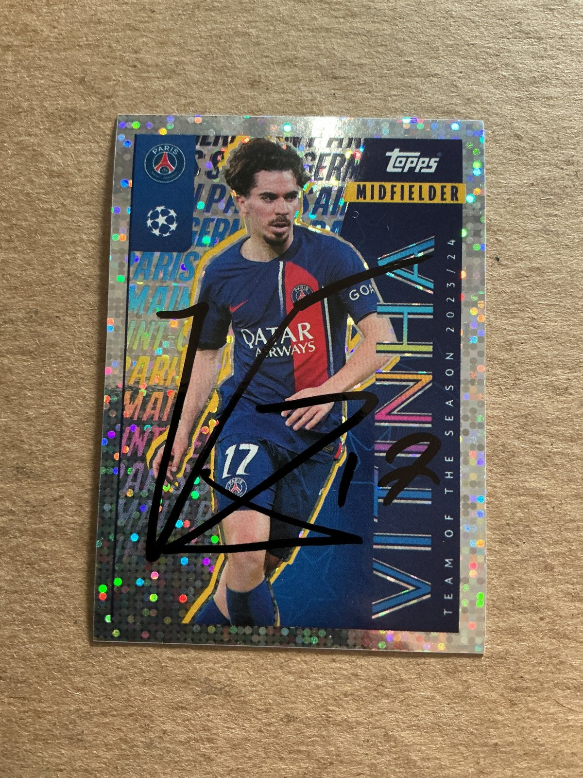 Vitinha, Portugal 🇵🇹 Paris Saint-Germain 2024/25 Topps hand signed - Autographs-World