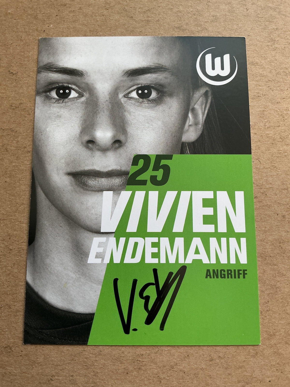 Vivien Endemann, Germany 🇩🇪 VfL Wolfsburg 2025/26 hand signed - Autographs-World