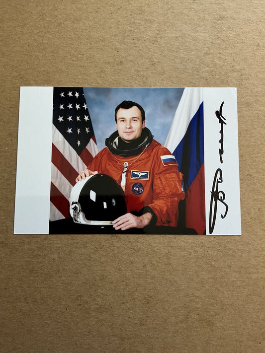 Vladimir Dezhurov, Russia 🇷🇺 Cosmonaut Space Other hand signed - Autographs-World