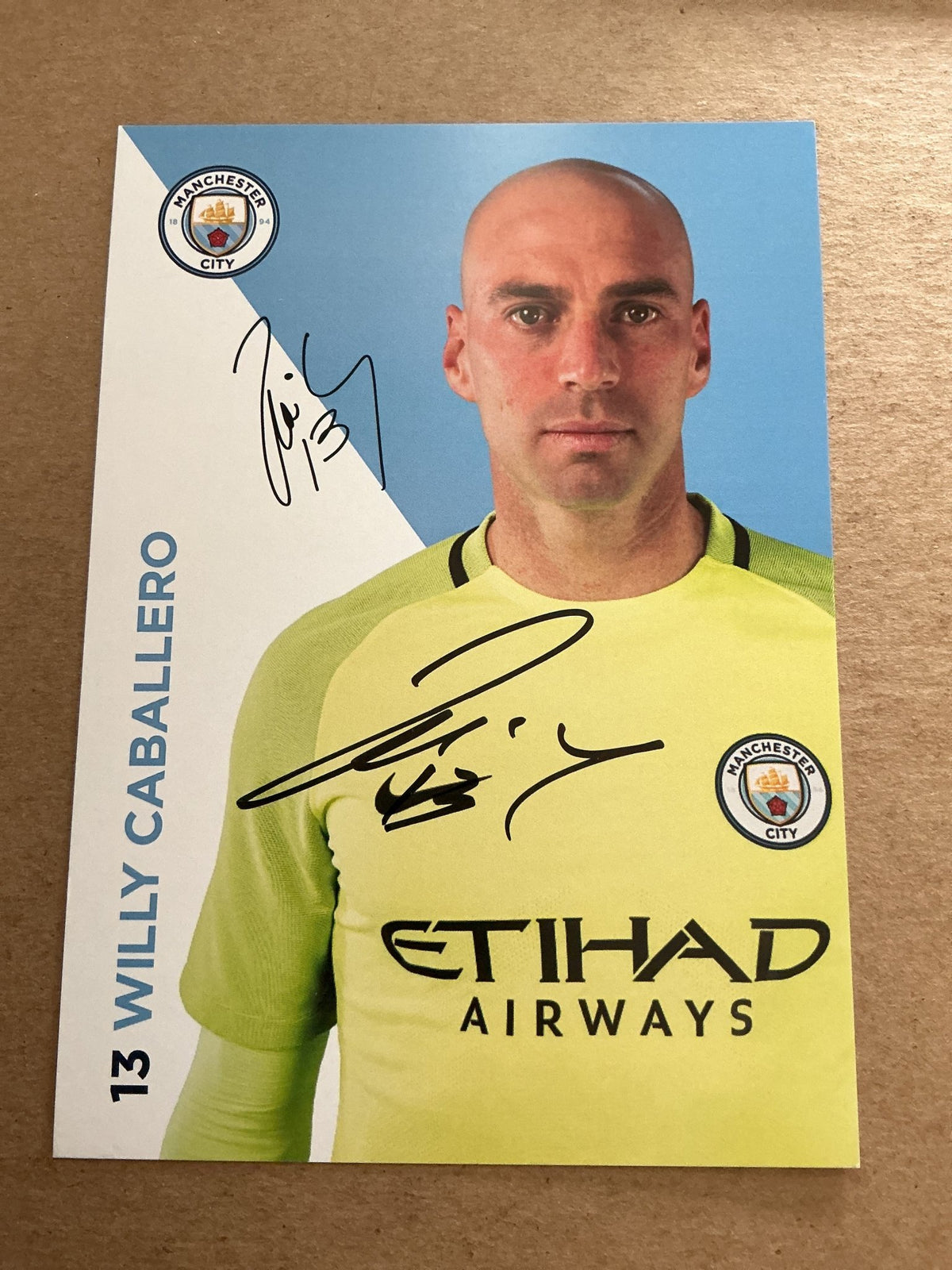 Willy Caballero, Argentina 🇦🇷 Manchester City 2016/17 hand signed - Autographs-World