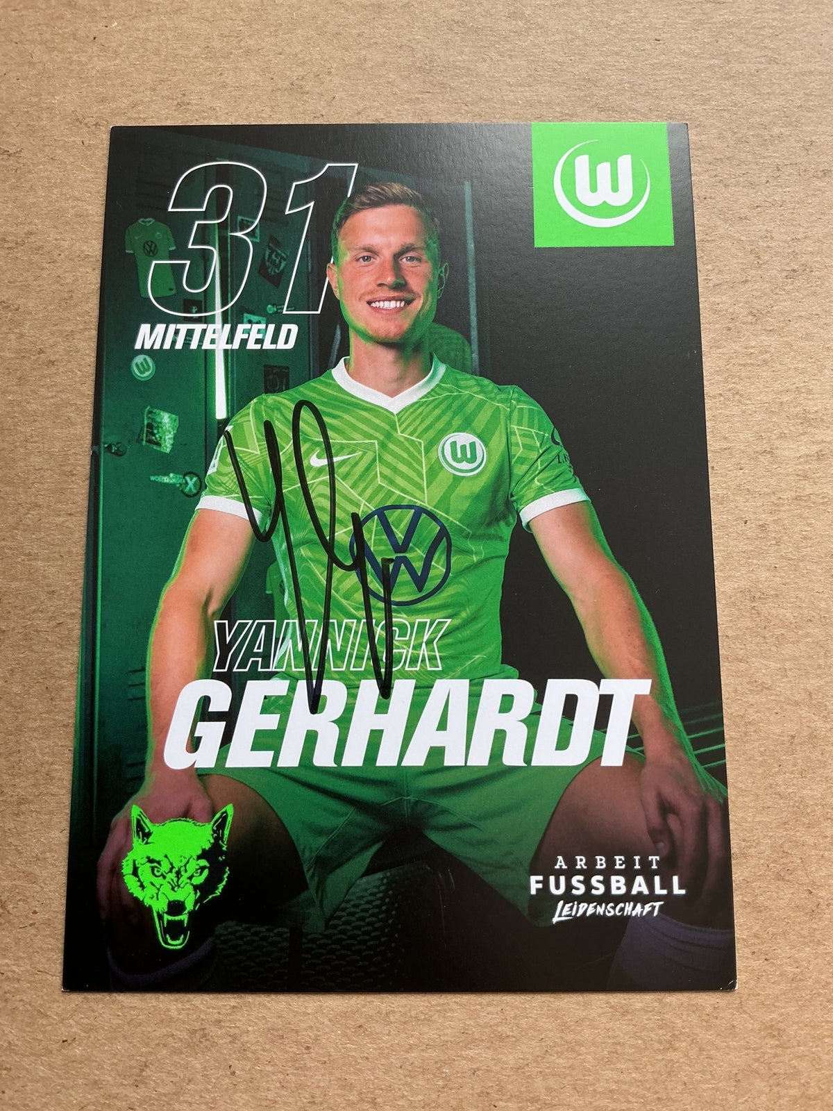 Yannick Gerhardt, Germany 🇩🇪 VfL Wolfsburg 2021/22 hand signed - Autographs-World