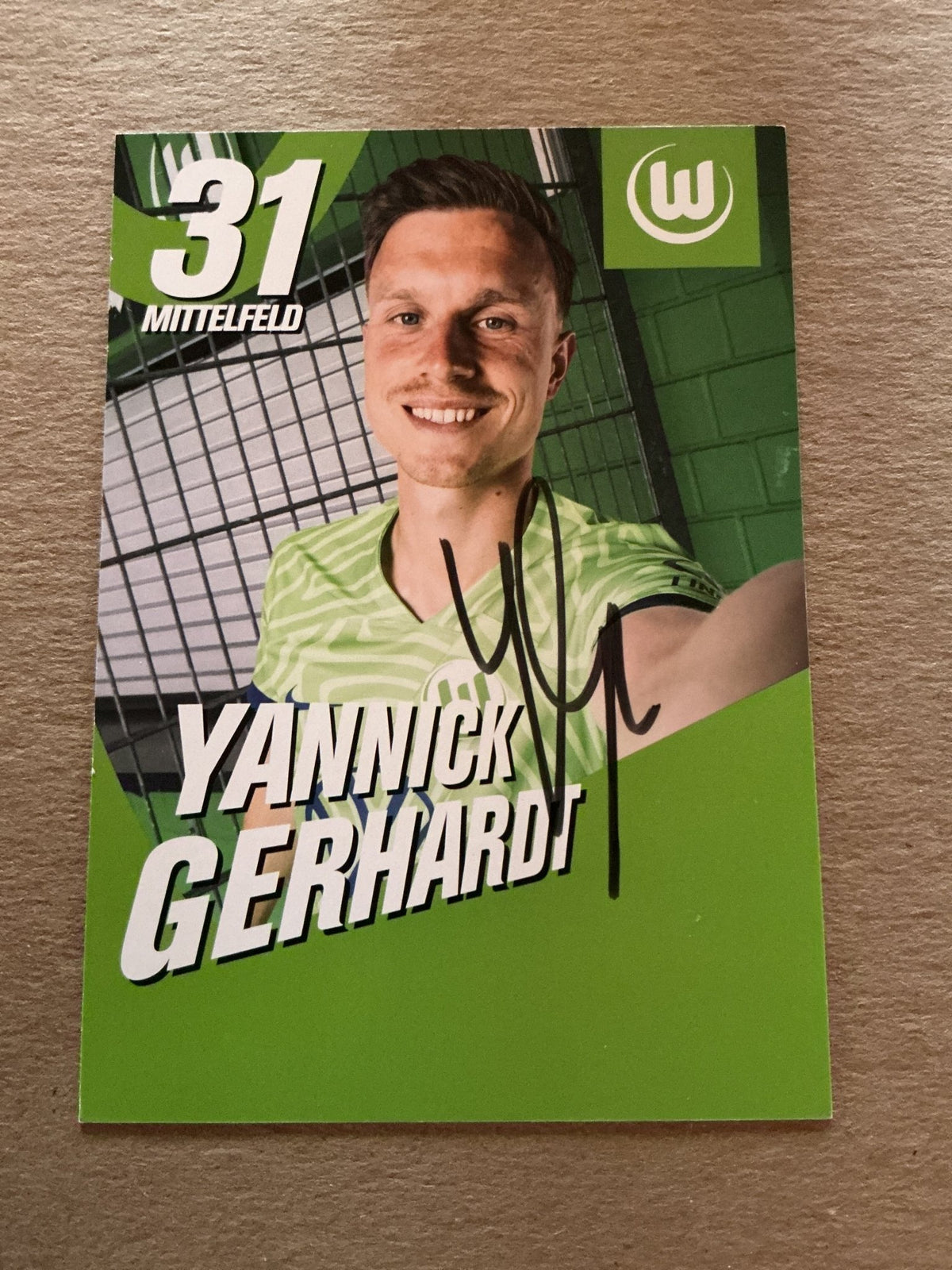 Yannick Gerhardt, Germany 🇩🇪 VfL Wolfsburg 2022/23 hand signed - Autographs-World