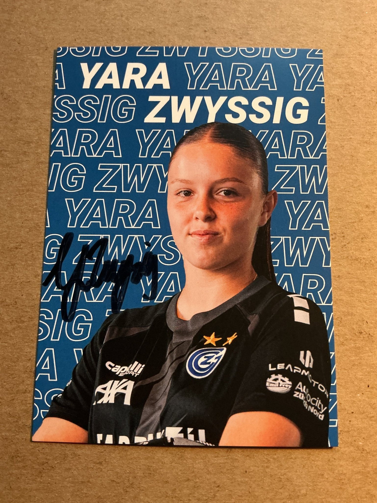 Yara Zwyssig, Switzerland 🇨🇭 Grasshopper Club Zürich 2025/26 hand signed - Autographs-World