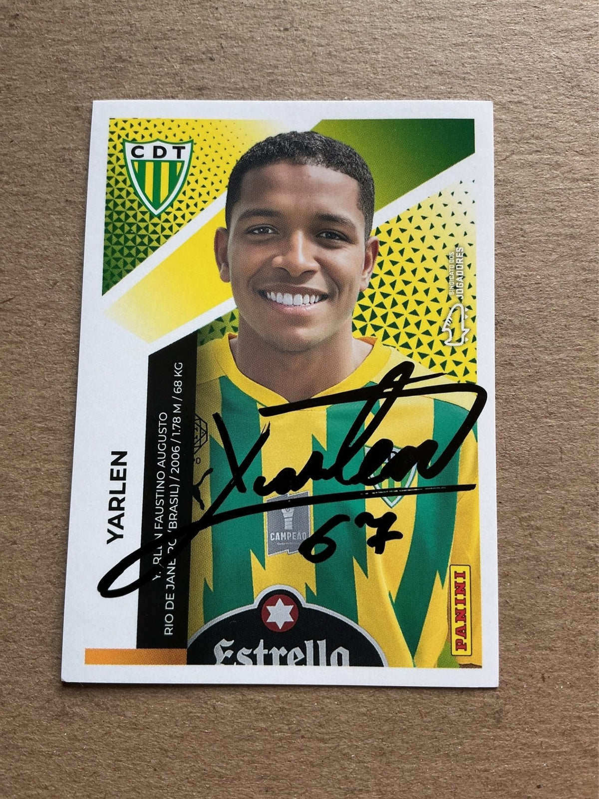 Yarlen, Brazil 🇧🇷 CD Tondela 2025/26 Panini hand signed - Autographs-World