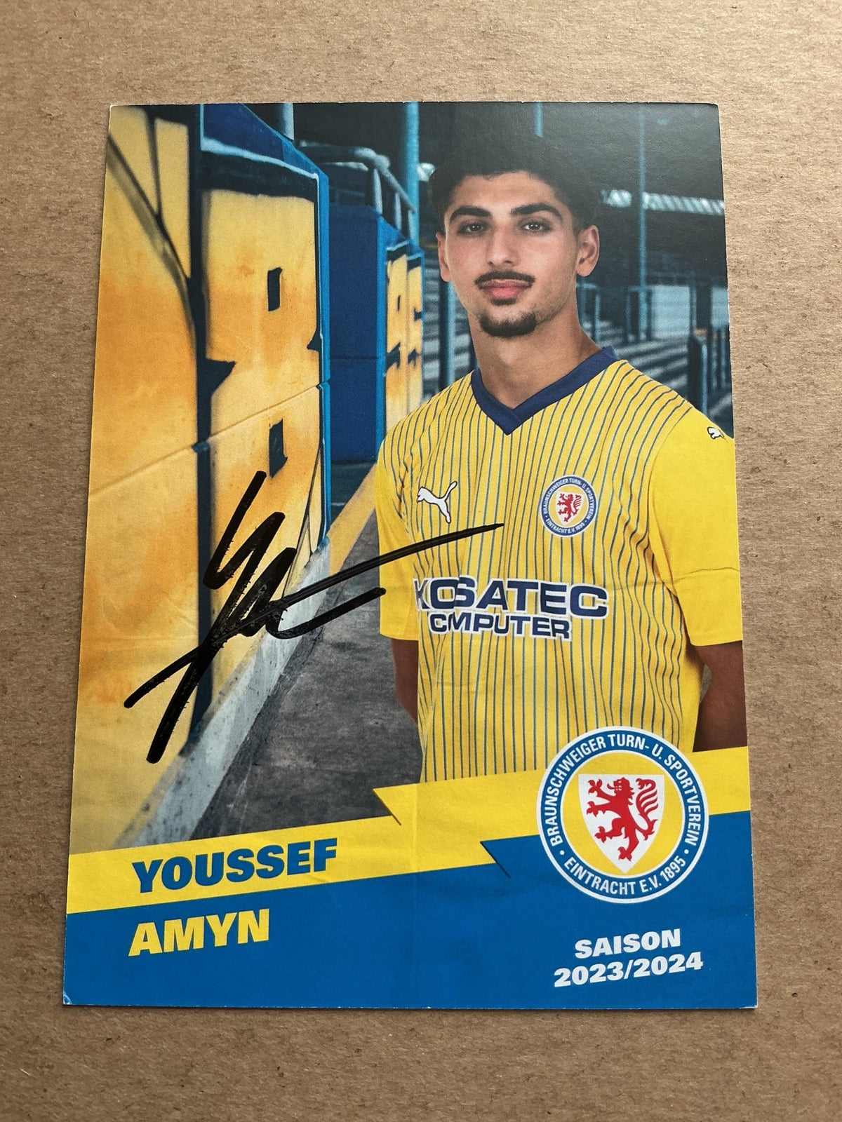 Youssef Amyn, Iraq 🇮🇶 Eintracht Braunschweig 2023/24 hand signed - Autographs-World